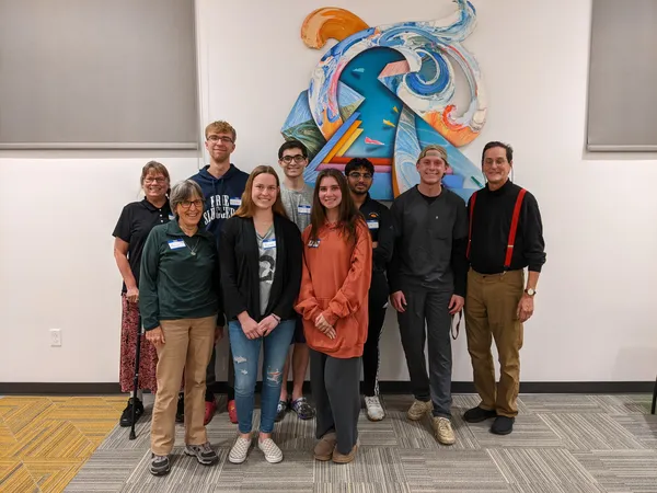 ˶ƽ students participate in nonpartisan election peacemaking