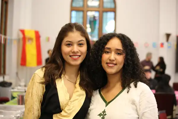 Global students attending International Night at ˶ƽ.