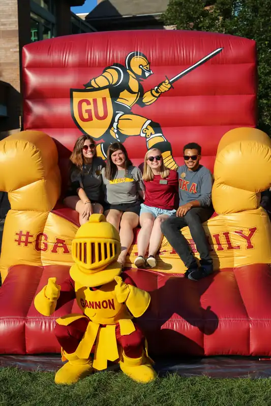Students and the ˶ƽ mascot, Victor E Knight, sitting on an inflatable ˶ƽ chair