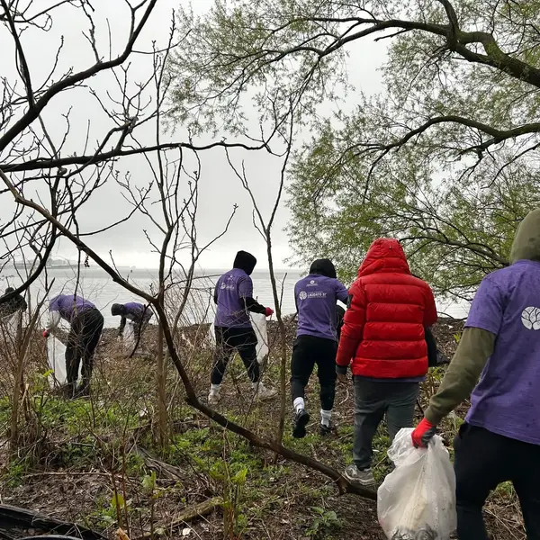 ����ֱ�� Day of Caring mobilizes nearly 600 volunteers across three states