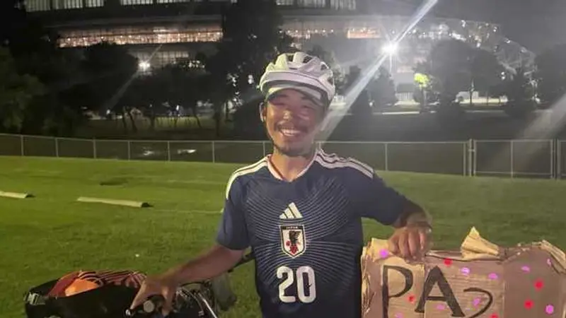 This is Yuto Sato, a ����ֱ�� student that biked 1,200 miles to the World Cup in Texas.
