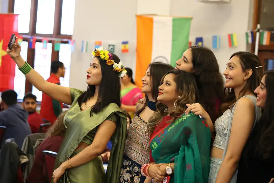 Global students attending International Night at ˶ƽ.