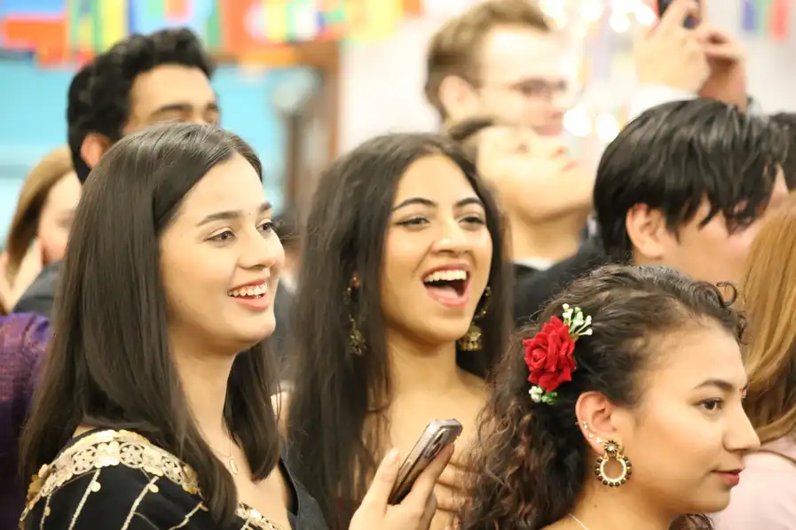 Global students attending International Night at ˶ƽ.
